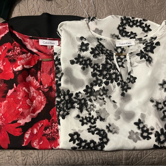 Calvin Klein Red and White Blouse with 3/4 Sleeves and Mandarin Collar - Picture 1 of 8